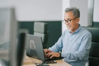 Man at a computer looking at safety climate diagnostics results