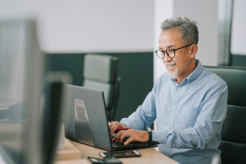 Man at a computer looking at safety climate diagnostics results